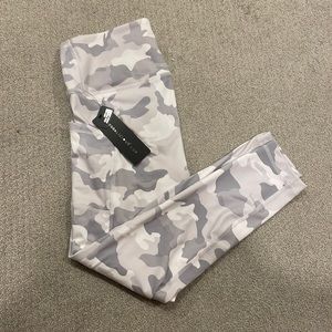 NWT Yogalicious Lux Camo Leggings